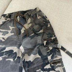 Wide leg, camo pants